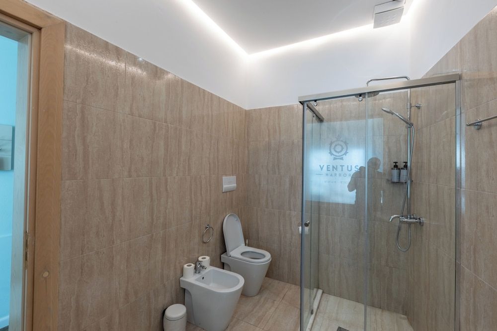 Ventus Harbor Hotel Standard Triple Room, Balcony 5