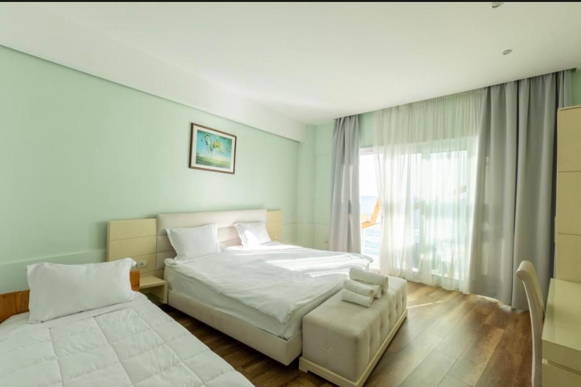 Ventus Harbor Hotel Triple Room - 1 King Bed and 1 Single Bed 2