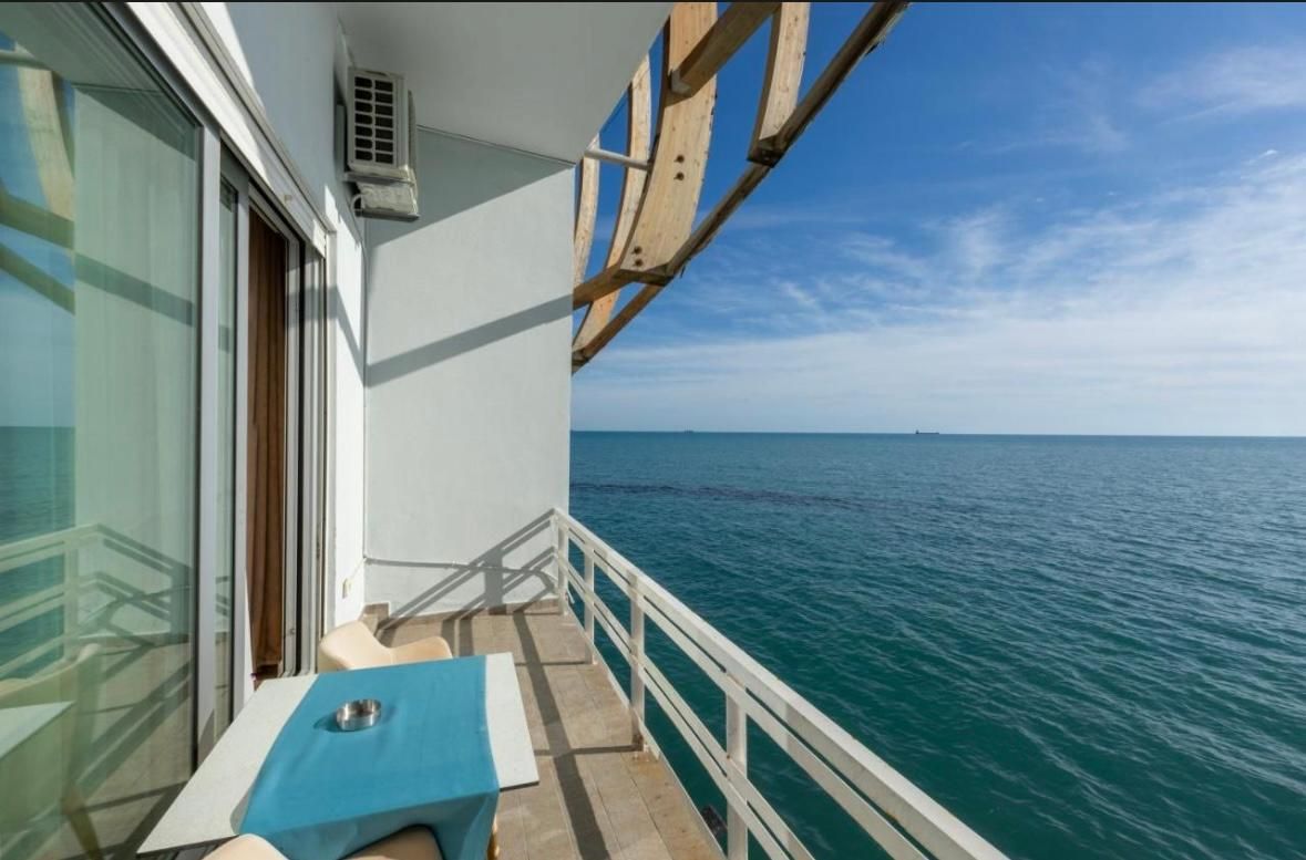 Ventus Harbor Hotel Triple Room - 1 King Bed and 1 Single Bed 3