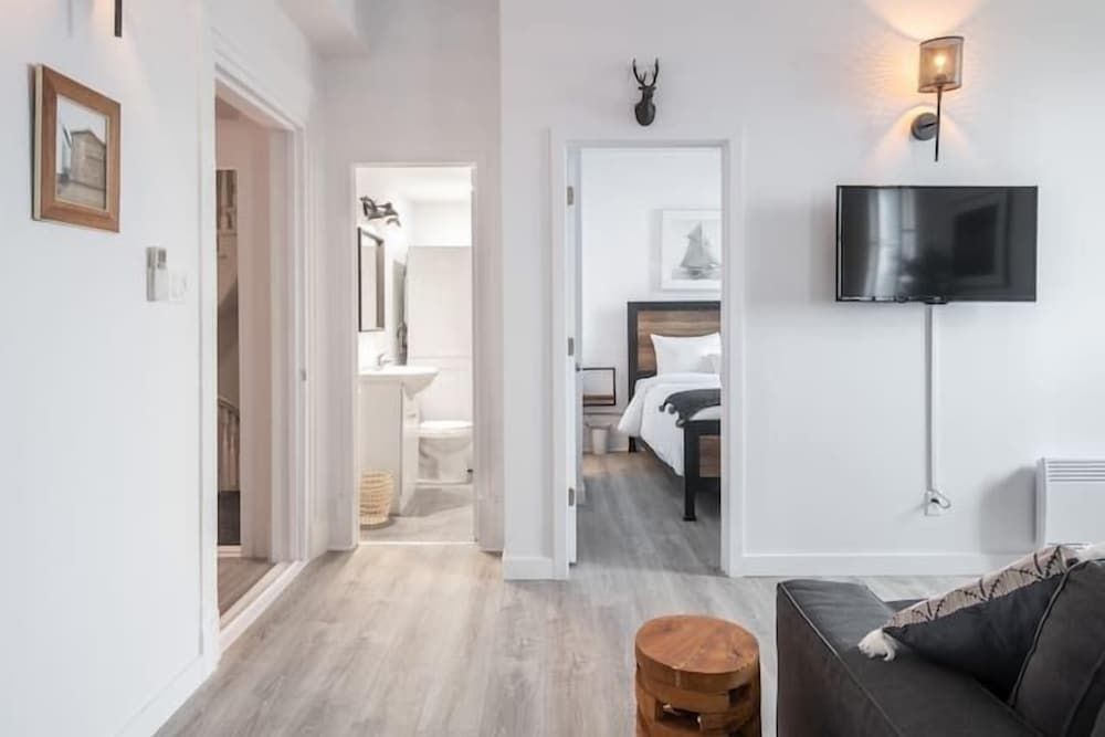 Manoir des Remparts 3 Bdrm Oasis Deluxe Apartment 13