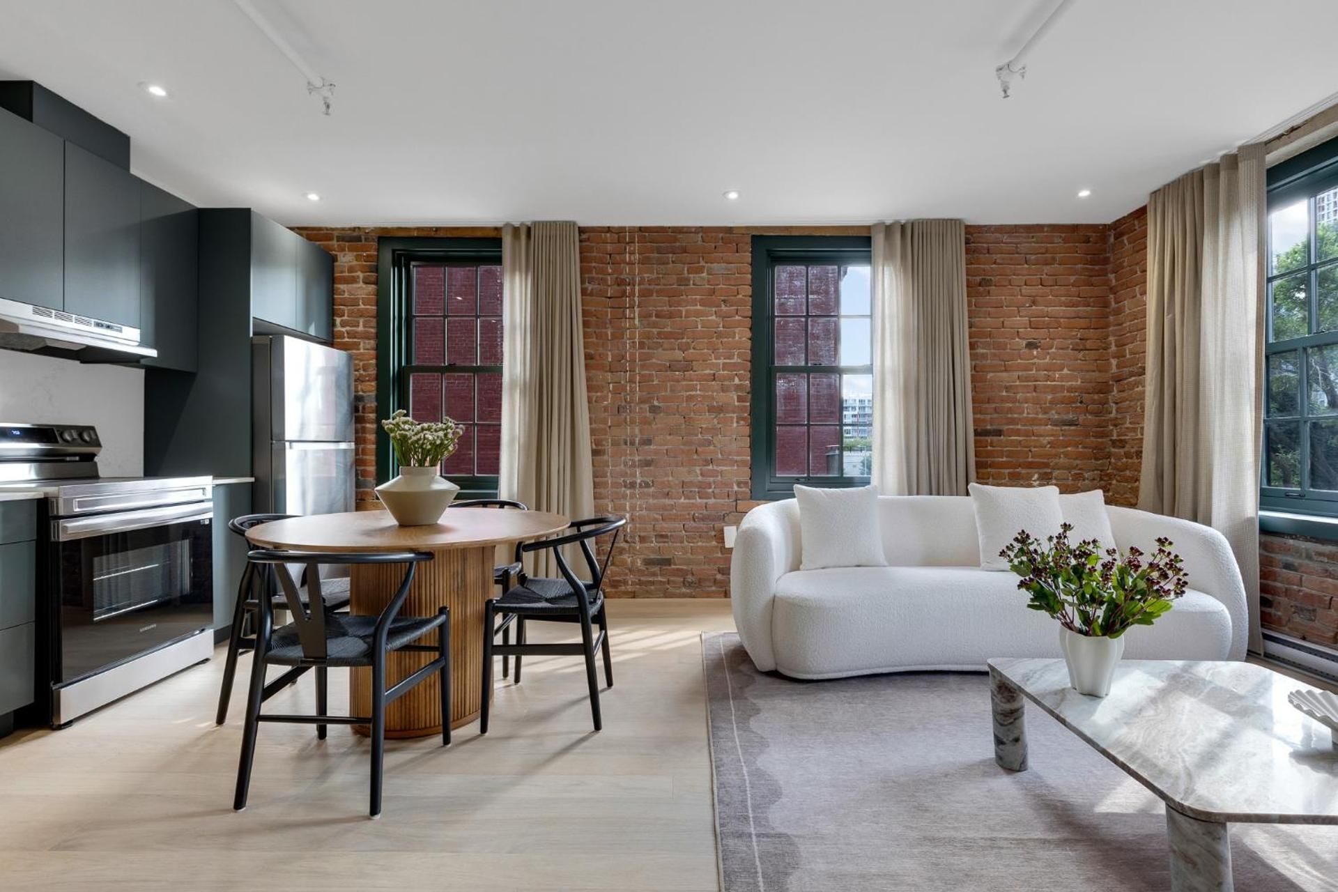 The Mercer Boutique Hotel Deluxe One-Bedroom Apartment with City View 2