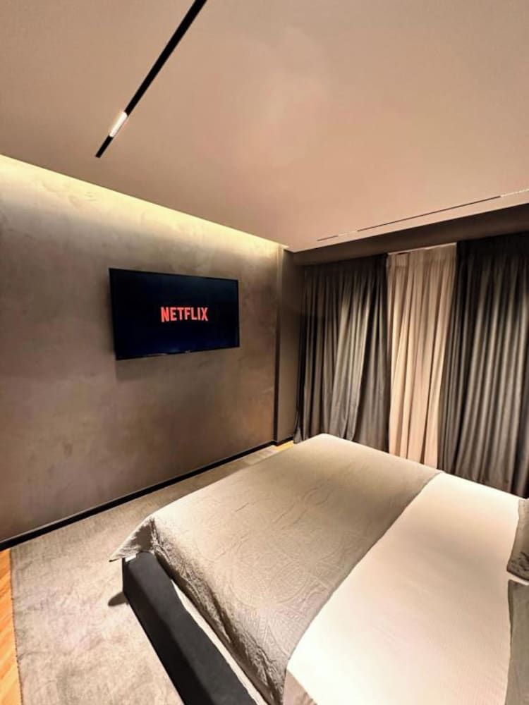 Agate Hotel Tirana Deluxe Double Room 8