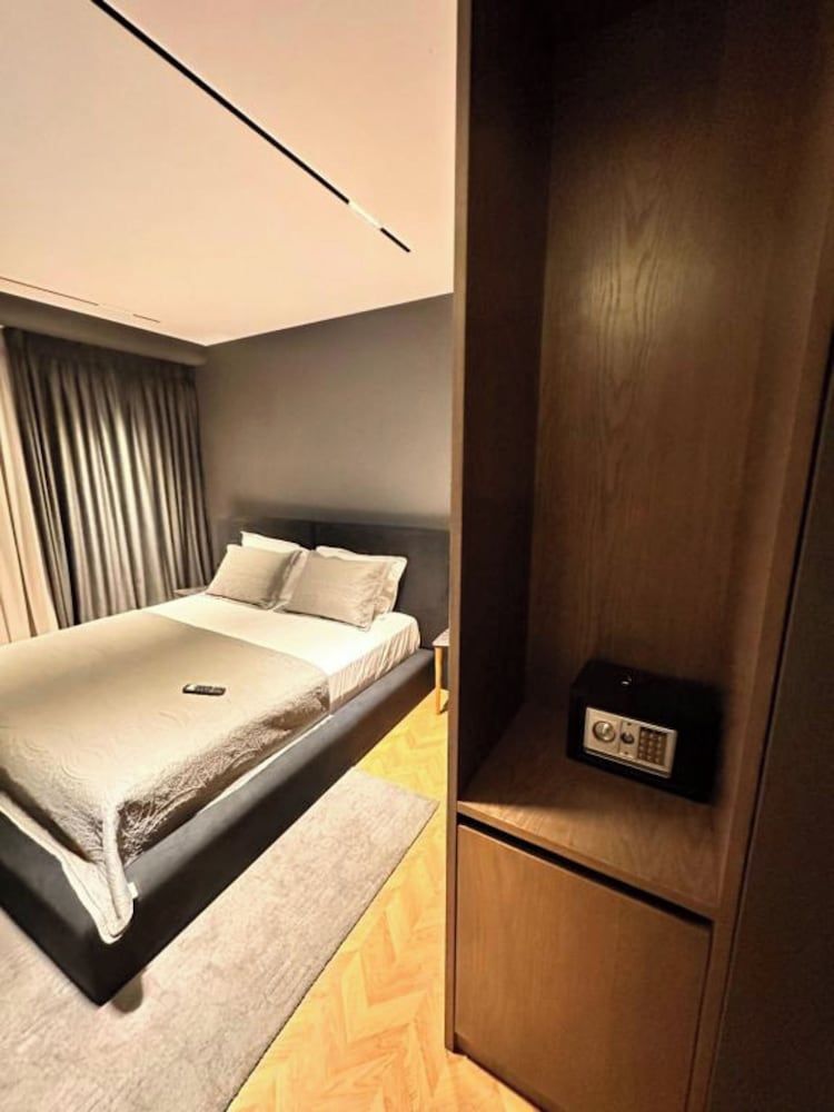 Agate Hotel Tirana Deluxe Double Room 7