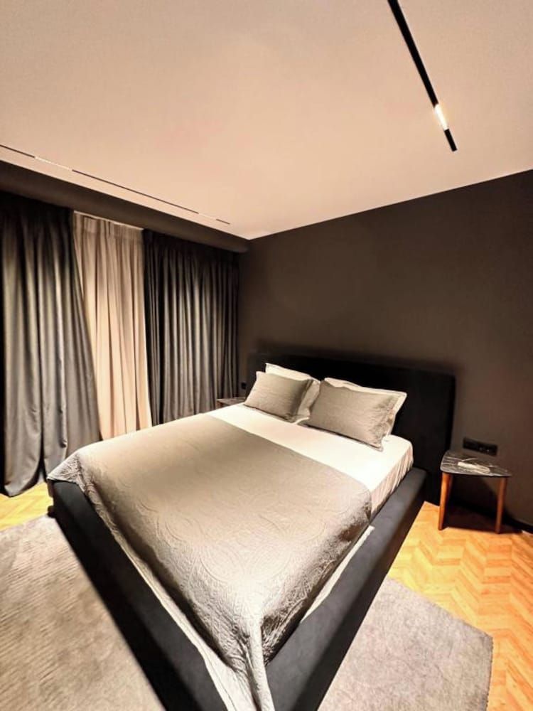 Agate Hotel Tirana Deluxe Double Room