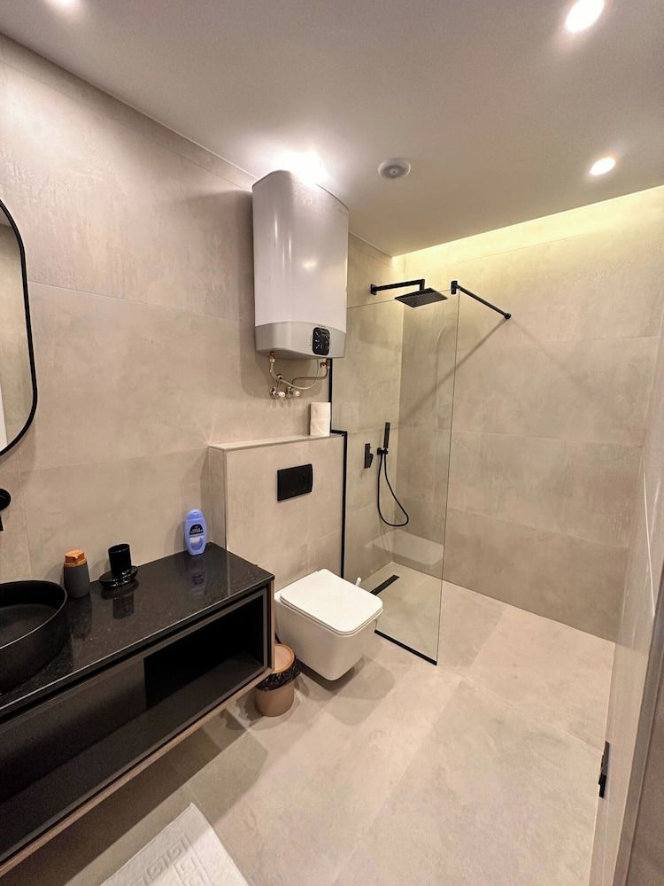 Agate Hotel Tirana Deluxe Double Room 3