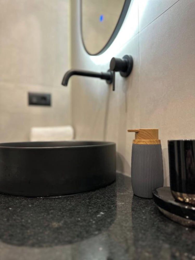 Agate Hotel Tirana Deluxe Double Room 6