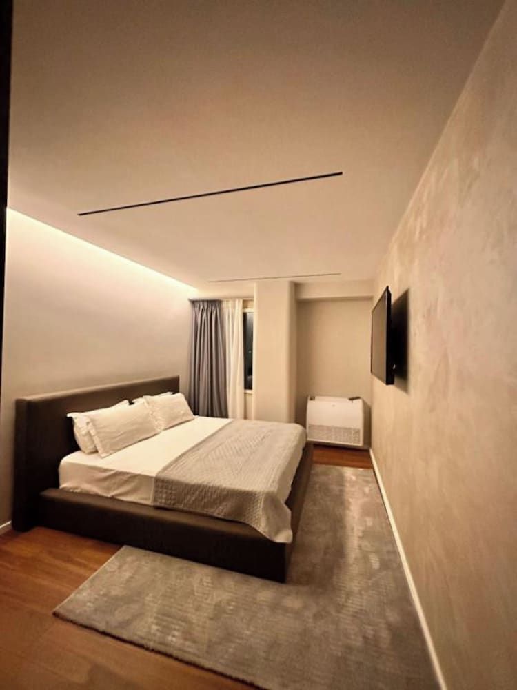 Agate Hotel Tirana Deluxe Double Room 2