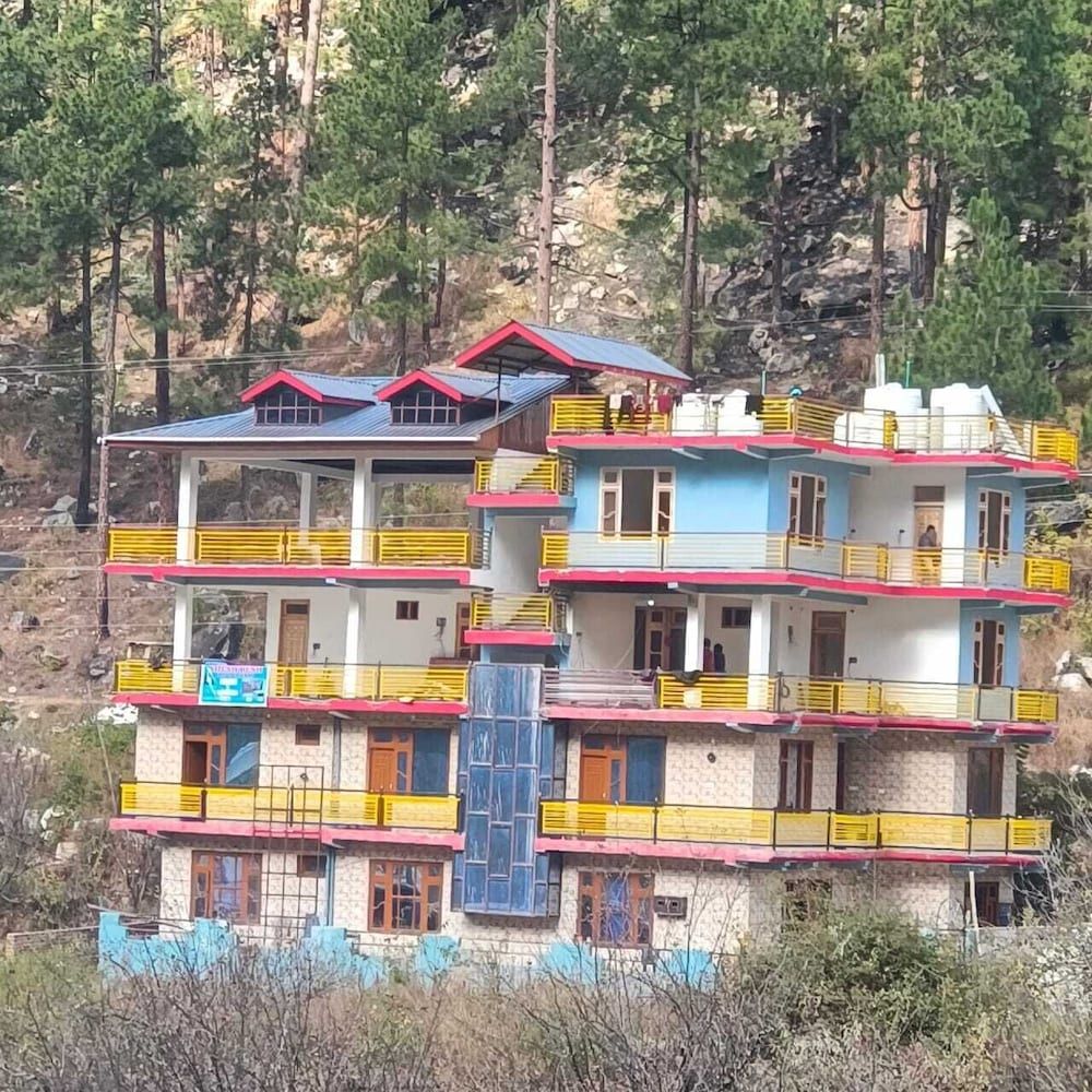 Shesh Besh Guest House & Restaurant