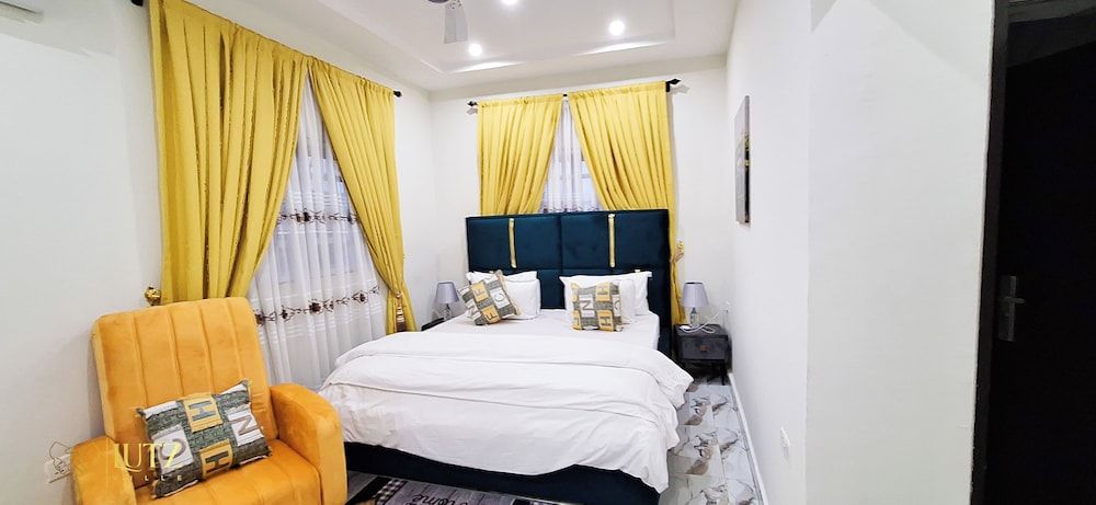 Lutz Ville Apartments Deluxe Suite, Balcony, City View 3