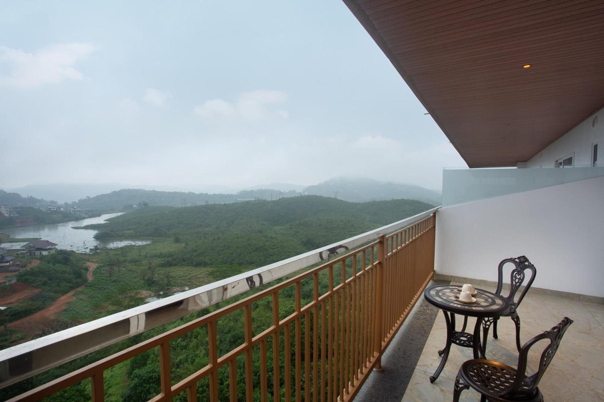 Le Crown Hotel Double Room 2