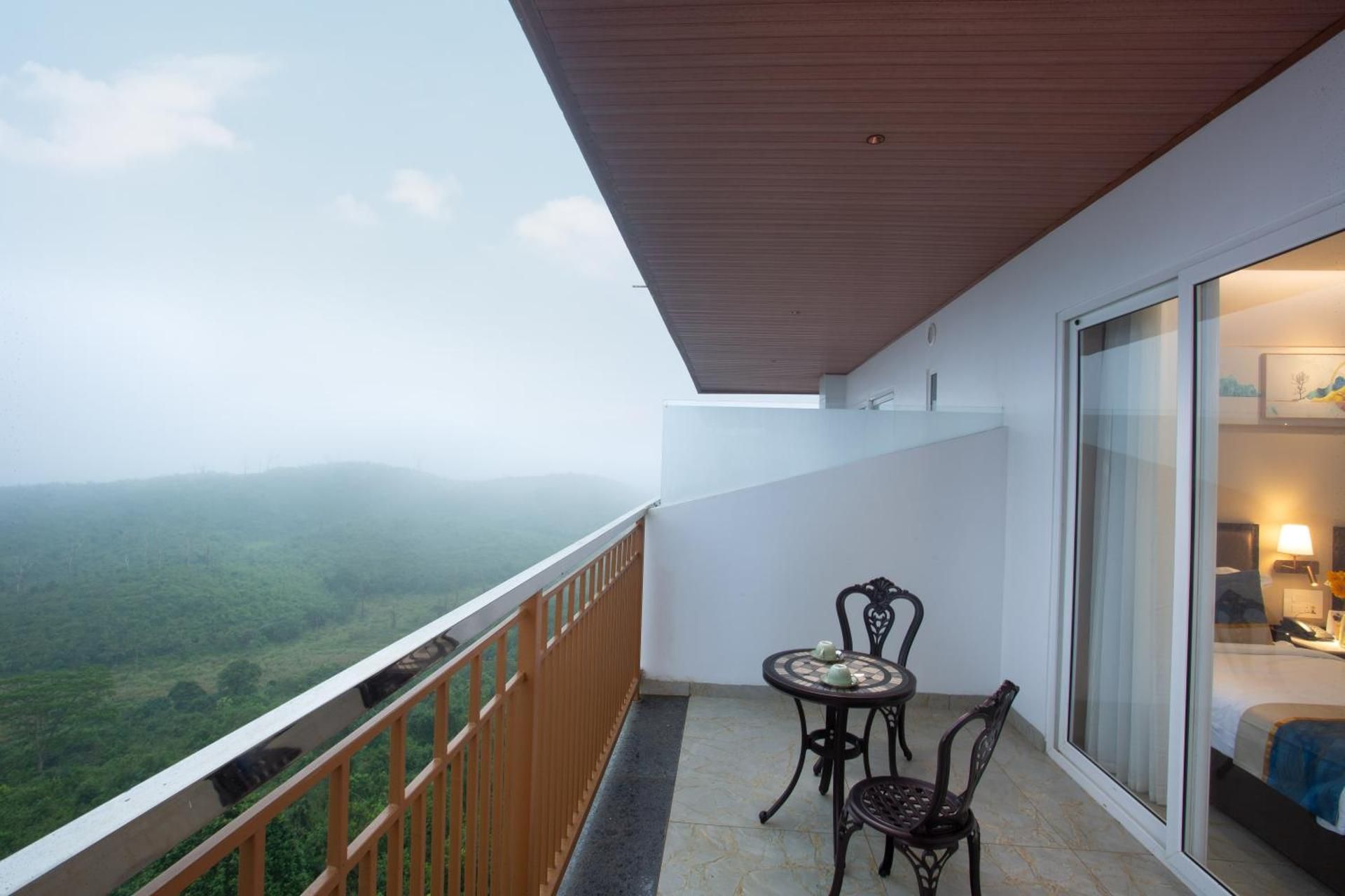 Le Crown Hotel Mountain View 3