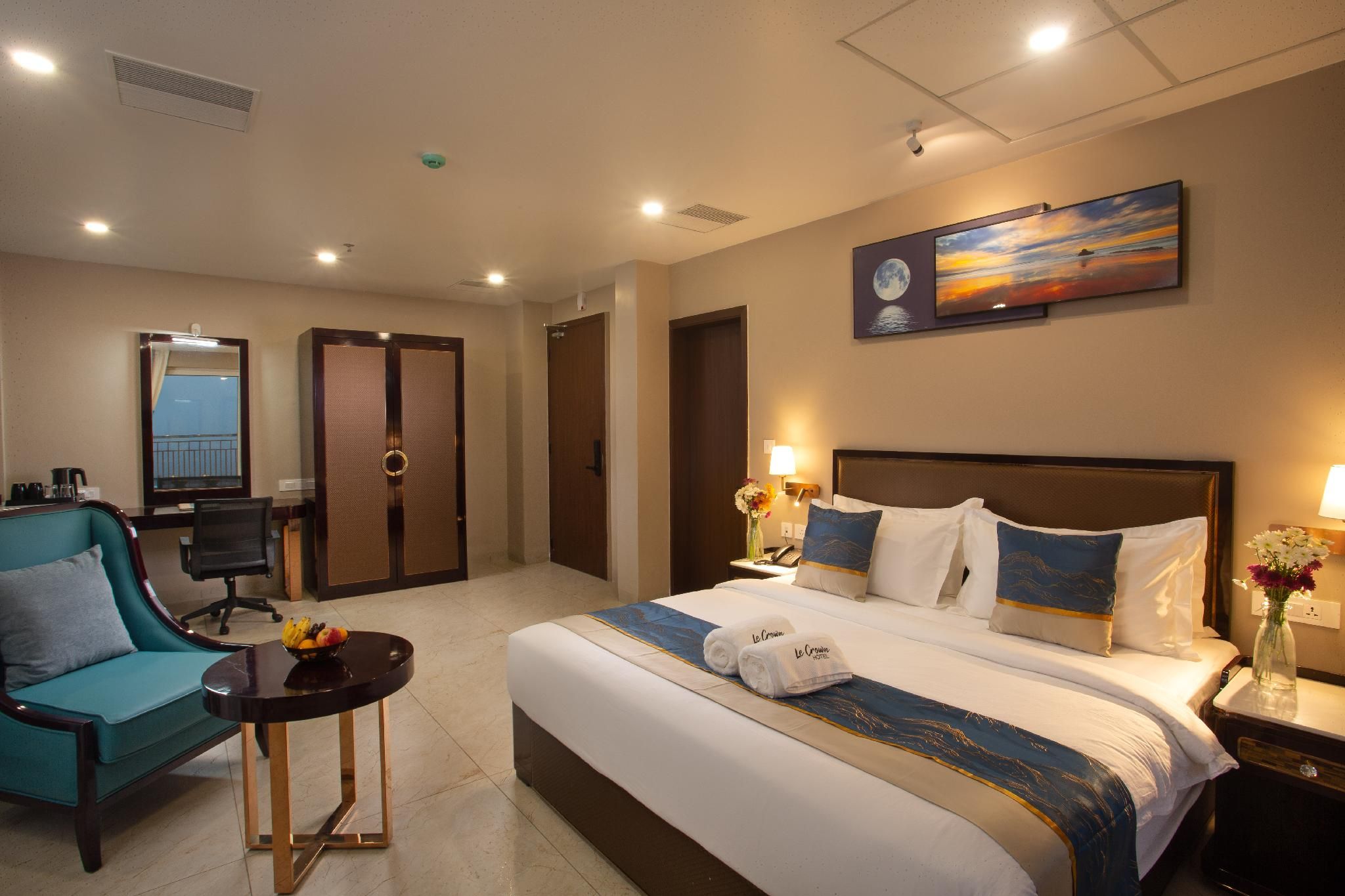 Le Crown Hotel Semi Suite 2