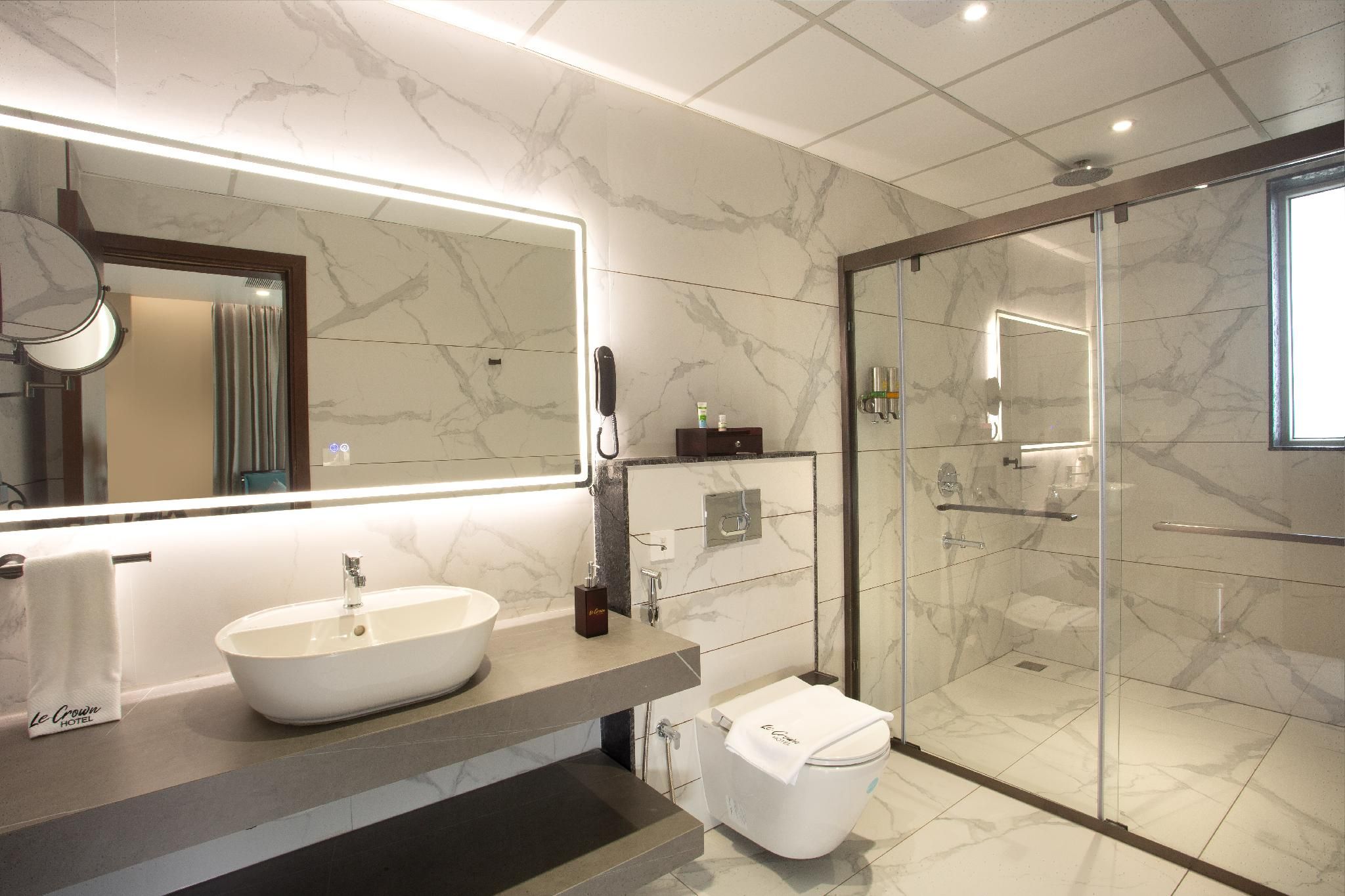 Le Crown Hotel Semi Suite 3