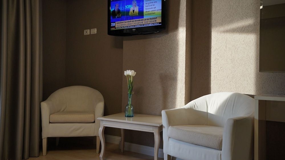 Hotel Majestic Quadruple Room, Partial Sea View 5