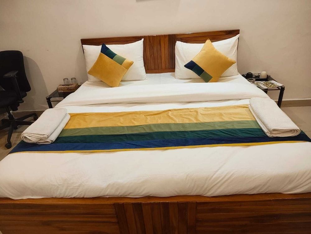Roomshala Hotel Blueberry