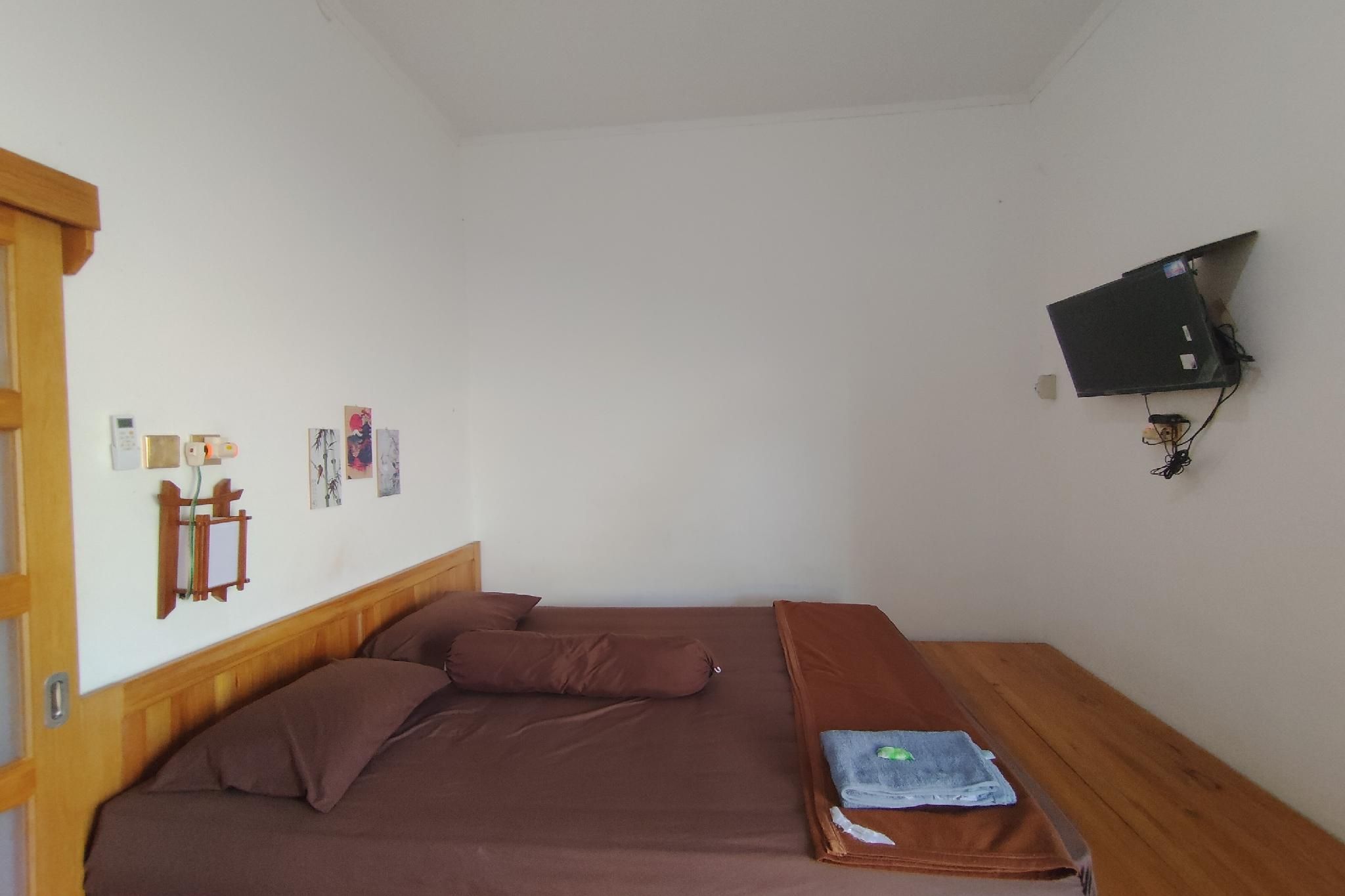 OYO 94933 Wisma Cha Tatami Palangkaraya Standard Double 2