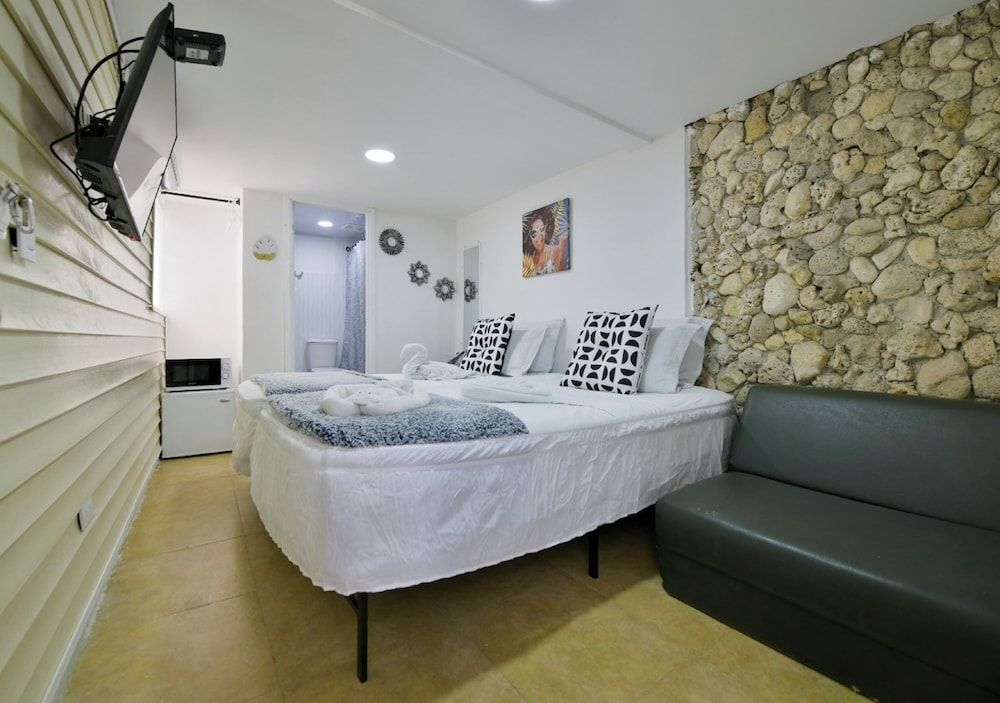 Bay Winds Inn Basic Triple Room