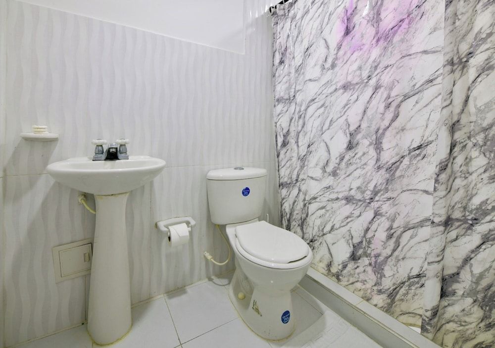 Bay Winds Inn Basic Quadruple Room 3