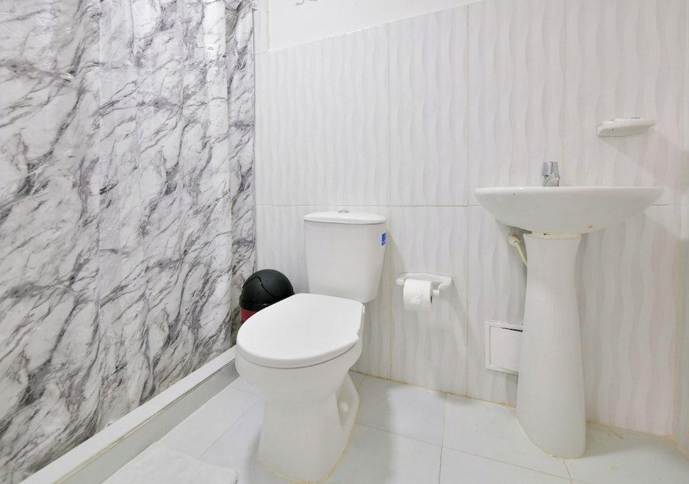 Bay Winds Inn Basic Triple Room 2