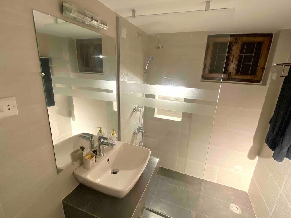 CITY VIEWS HOTEL WITH HOUSEKEEPING Deluxe Room, City View 4