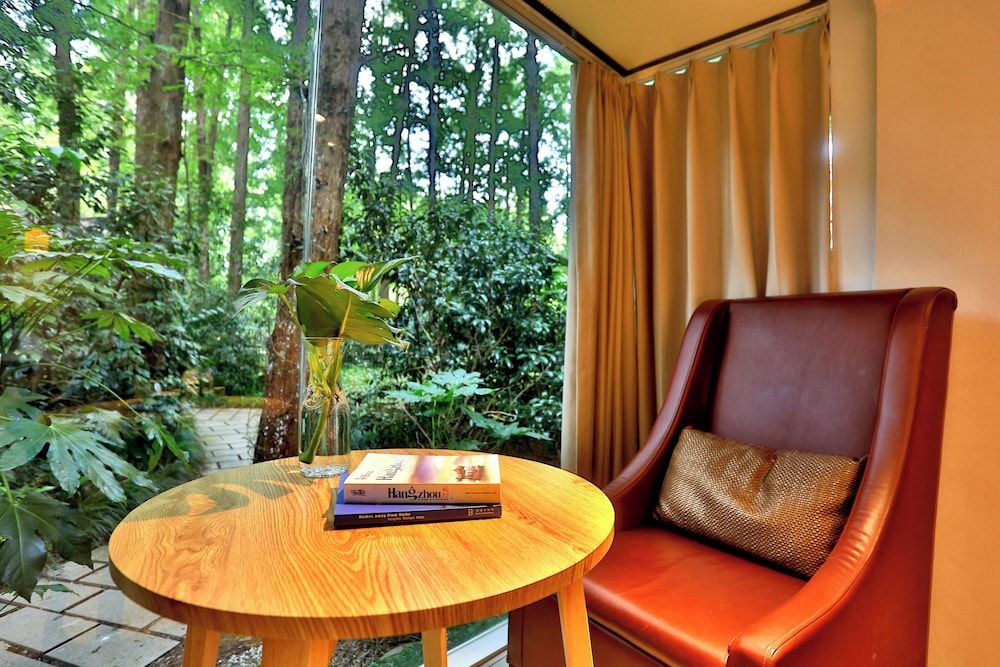 Lotus Glade Hotel Elite Double Room, Park View 7