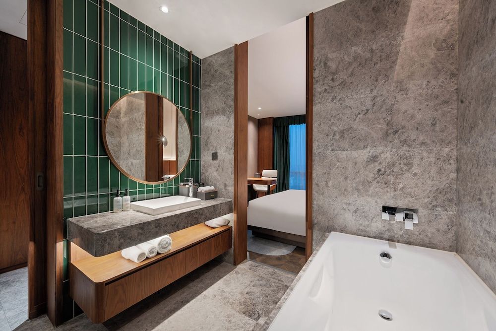 Novotel Shanghai Baoshan Jiusi Superior Room, 1 King Bed 3