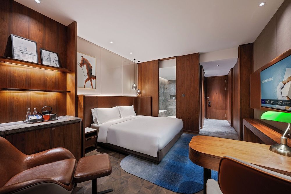 Novotel Shanghai Baoshan Jiusi Superior Room, 1 King Bed 4