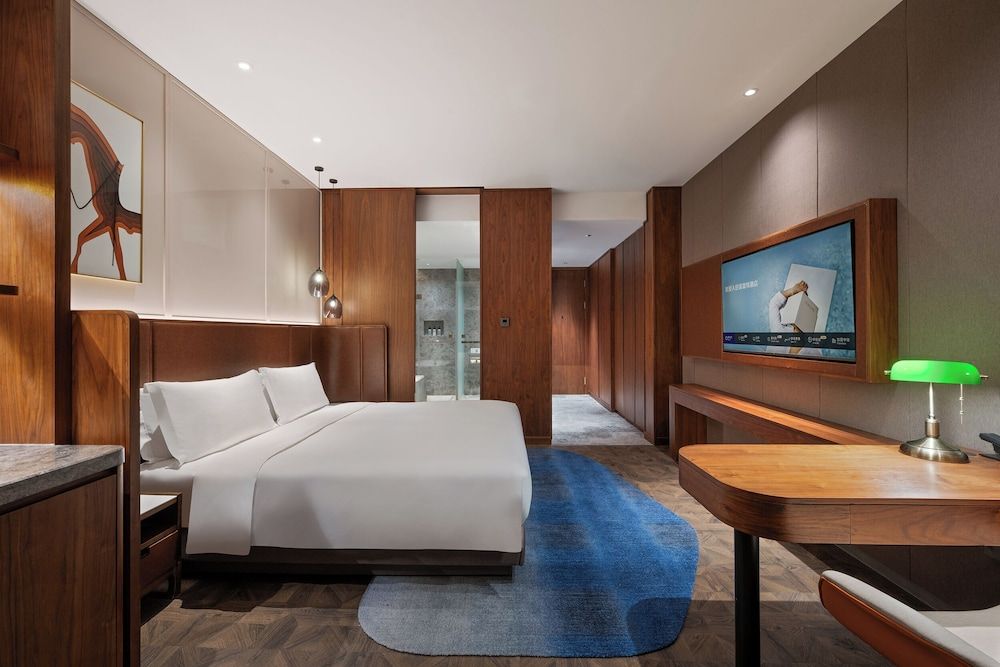 Novotel Shanghai Baoshan Jiusi Superior Room, 1 King Bed