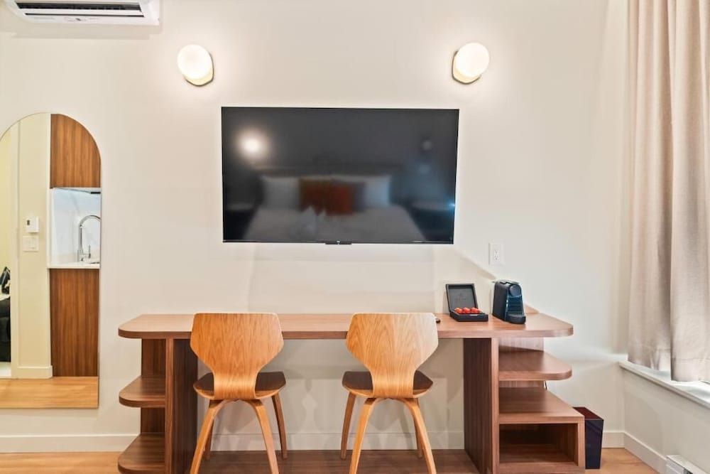 Arcadia Hotel Boutique Standard Room, Partial Lake View 14