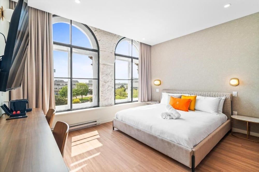 Arcadia Hotel Boutique Standard Room, Partial Lake View 6