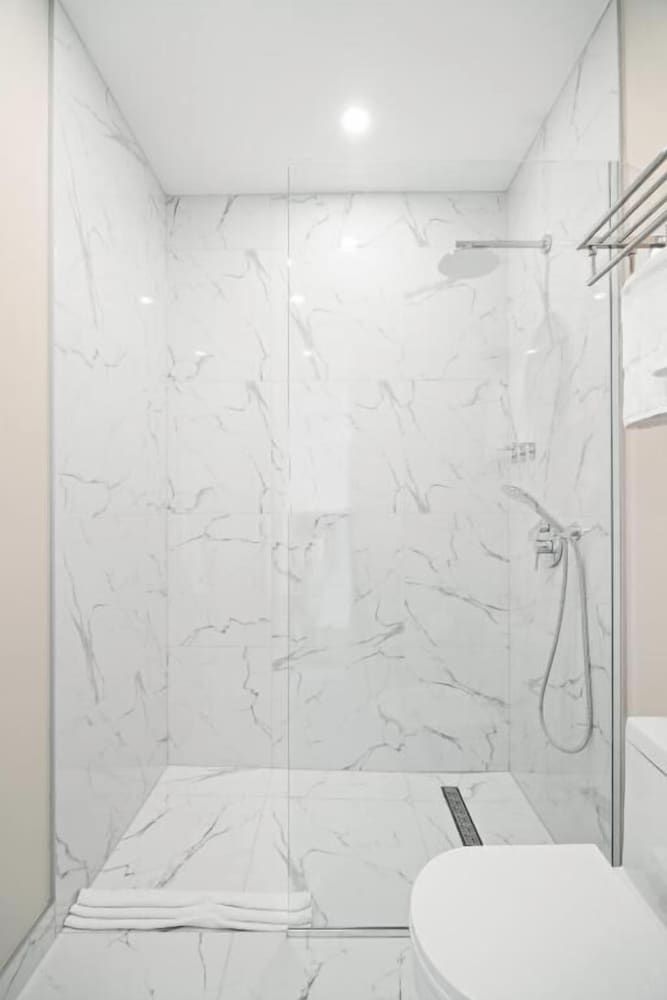 Arcadia Hotel Boutique Standard Room, Partial Lake View 10