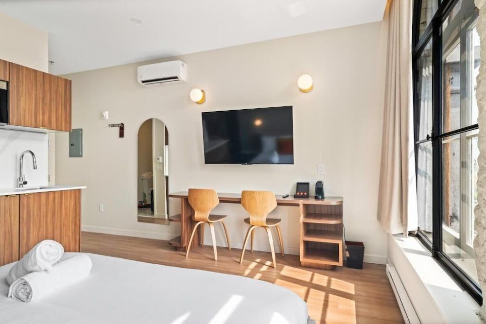 Arcadia Hotel Boutique Standard Room, Partial Lake View 13