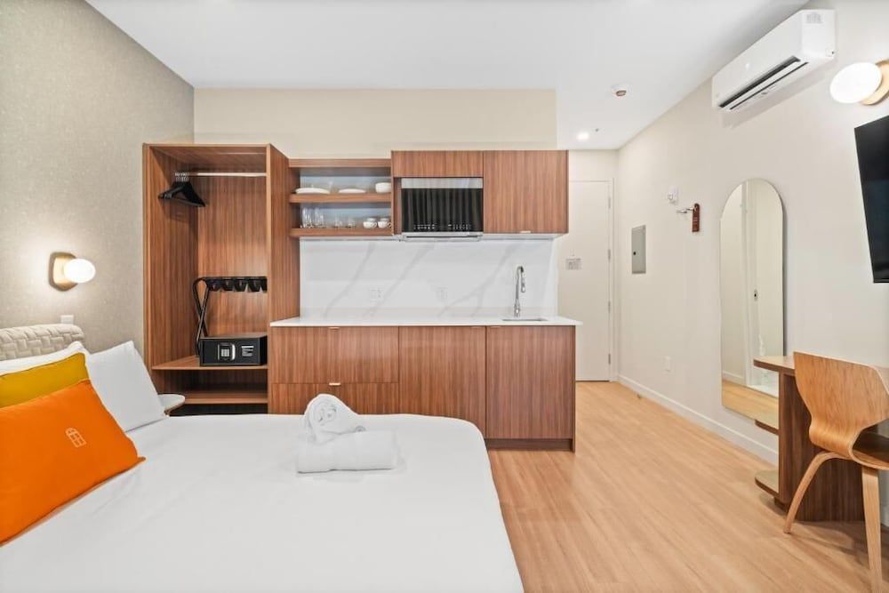 Arcadia Hotel Boutique Standard Room, Partial Lake View 3