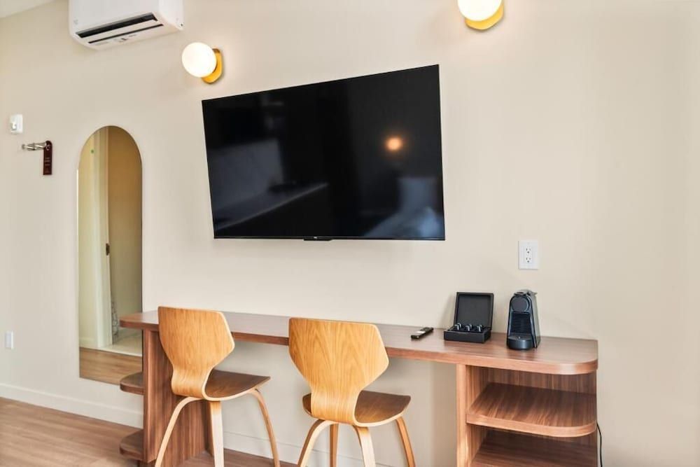 Arcadia Hotel Boutique Standard Room, Partial Lake View 11