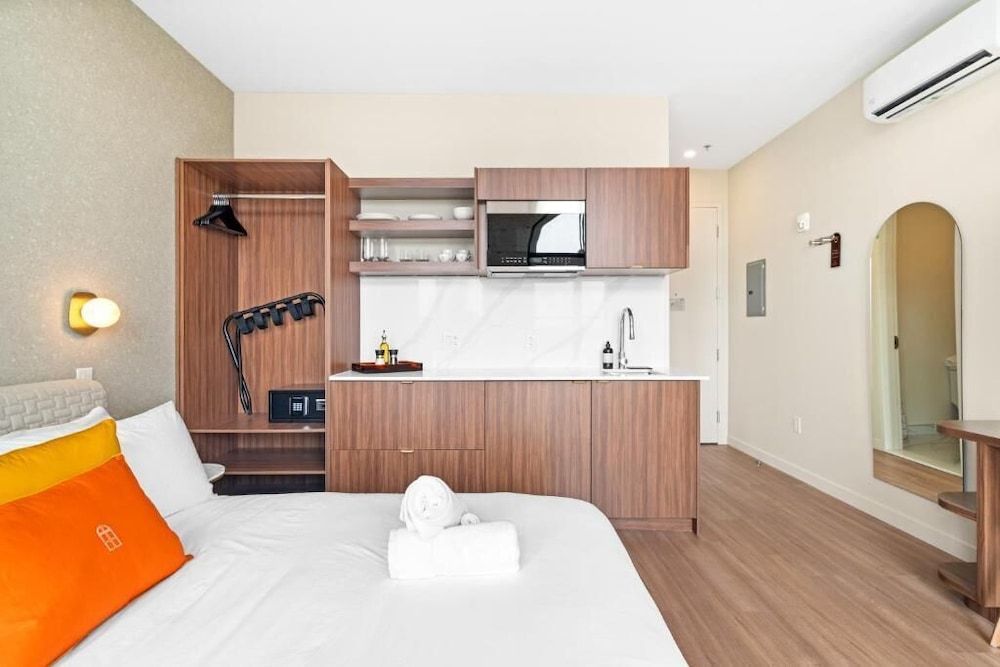 Arcadia Hotel Boutique Standard Room, Partial Lake View 2