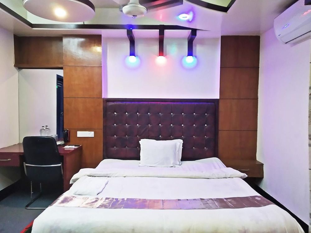 Hotel Luxury Inn Deluxe Double Room 4