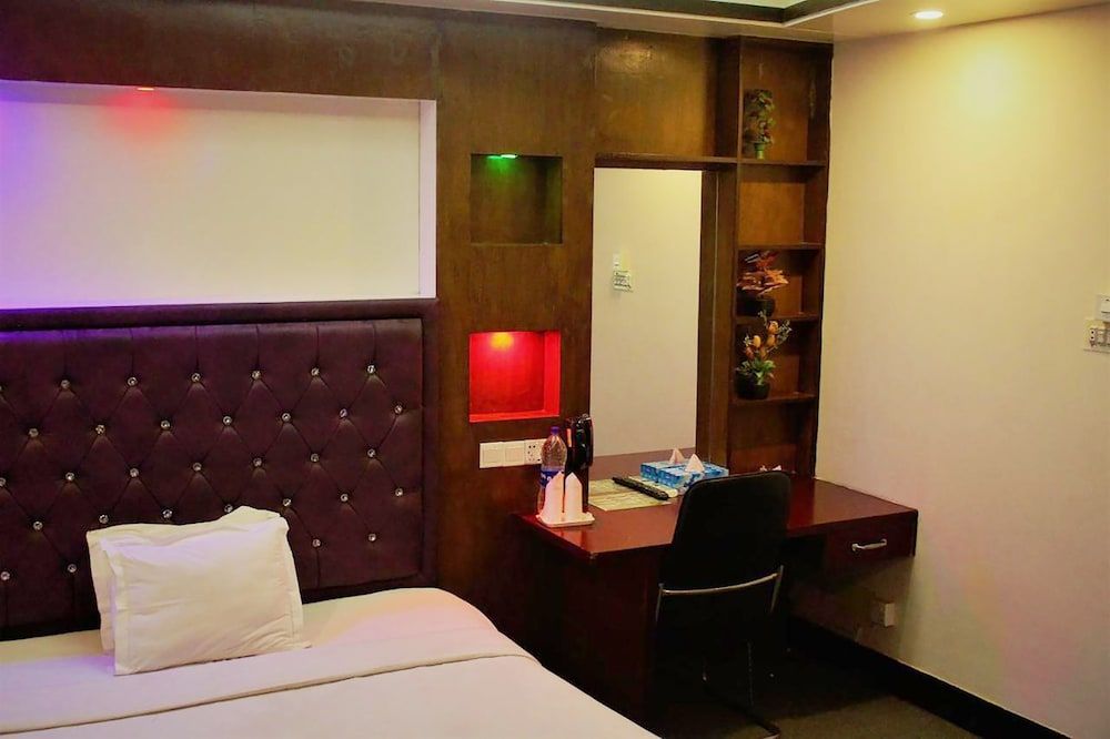 Hotel Luxury Inn Deluxe Double Room 2