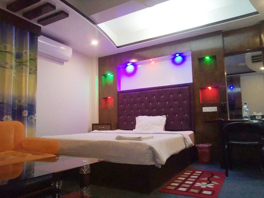 Hotel Luxury Inn Deluxe Double Room 5