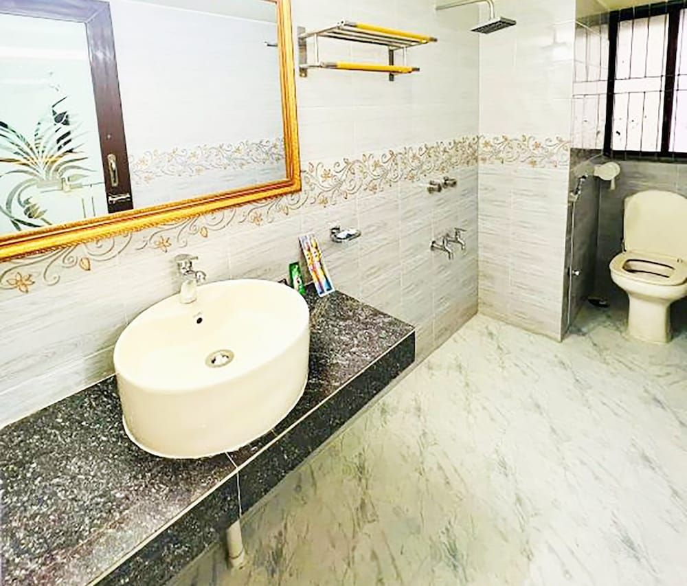 Hotel Luxury Inn Deluxe Double Room 8