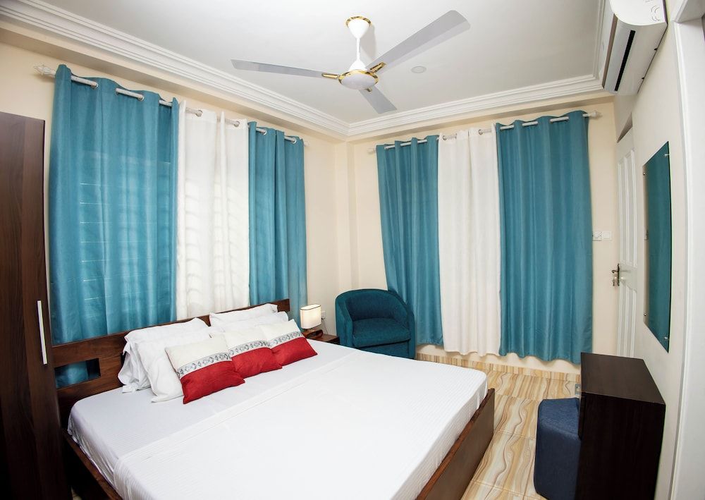 Edens Villa Kumasi Luxury Villa, 1 Queen Bed, Kitchenette 3