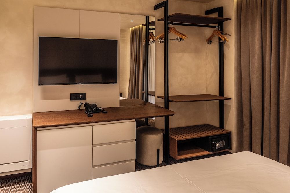 Mattis Hotel Deluxe Double Room 14