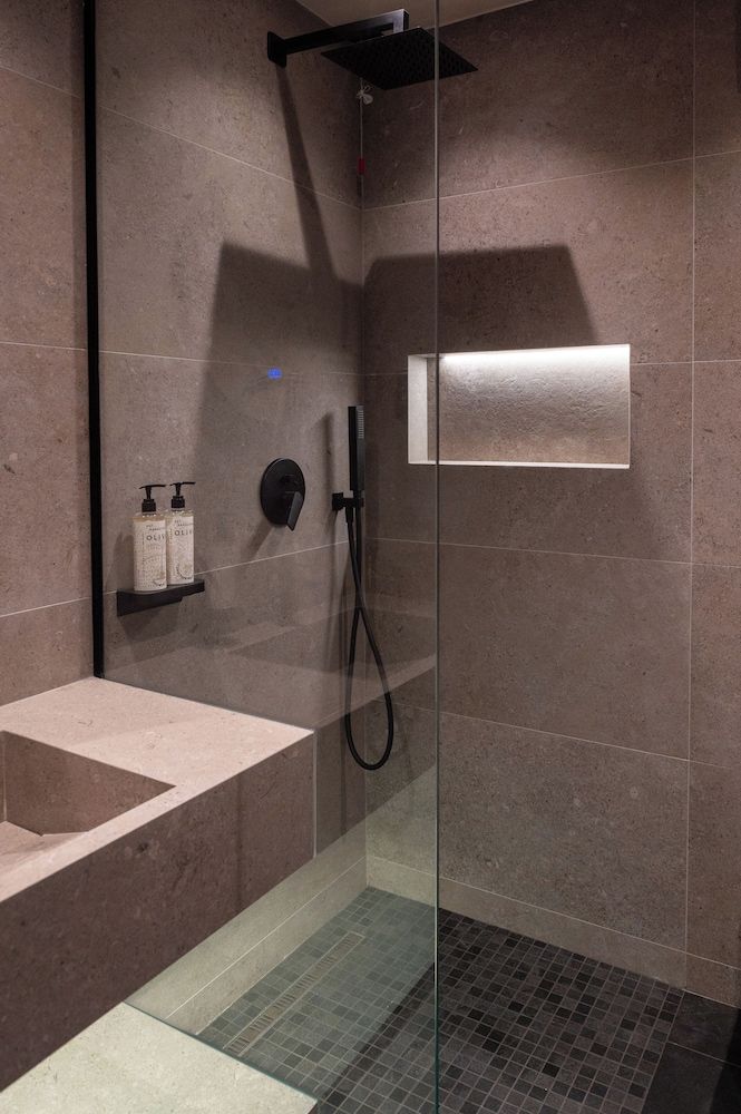 Mattis Hotel Deluxe Double Room 11