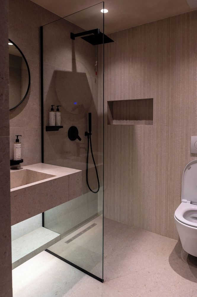 Mattis Hotel Deluxe Double Room 9