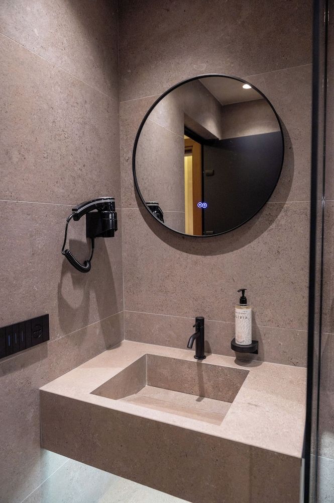 Mattis Hotel Deluxe Double Room 7