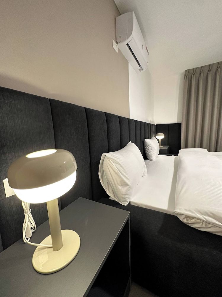 Stylish Luxe Apartment Fr 0005 Apartment, 1 Bedroom, City View 2