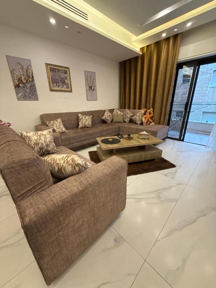 Charming 3 Bedroom Apartment in Amman Apartment, 2 Bedrooms, Smoking, Balcony 2