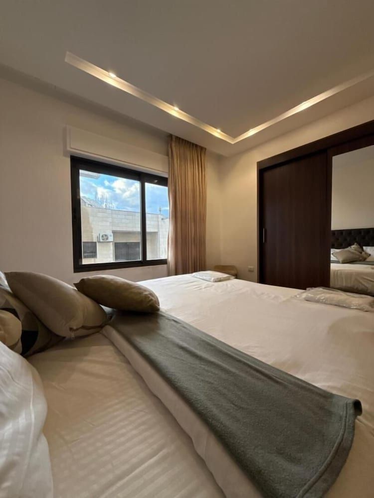 Charming 3 Bedroom Apartment in Amman Apartment, 2 Bedrooms, Smoking, Balcony 3