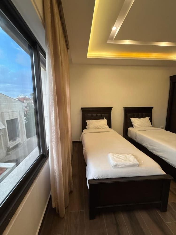 Charming 3 Bedroom Apartment in Amman Apartment, 2 Bedrooms, Smoking, Balcony 5