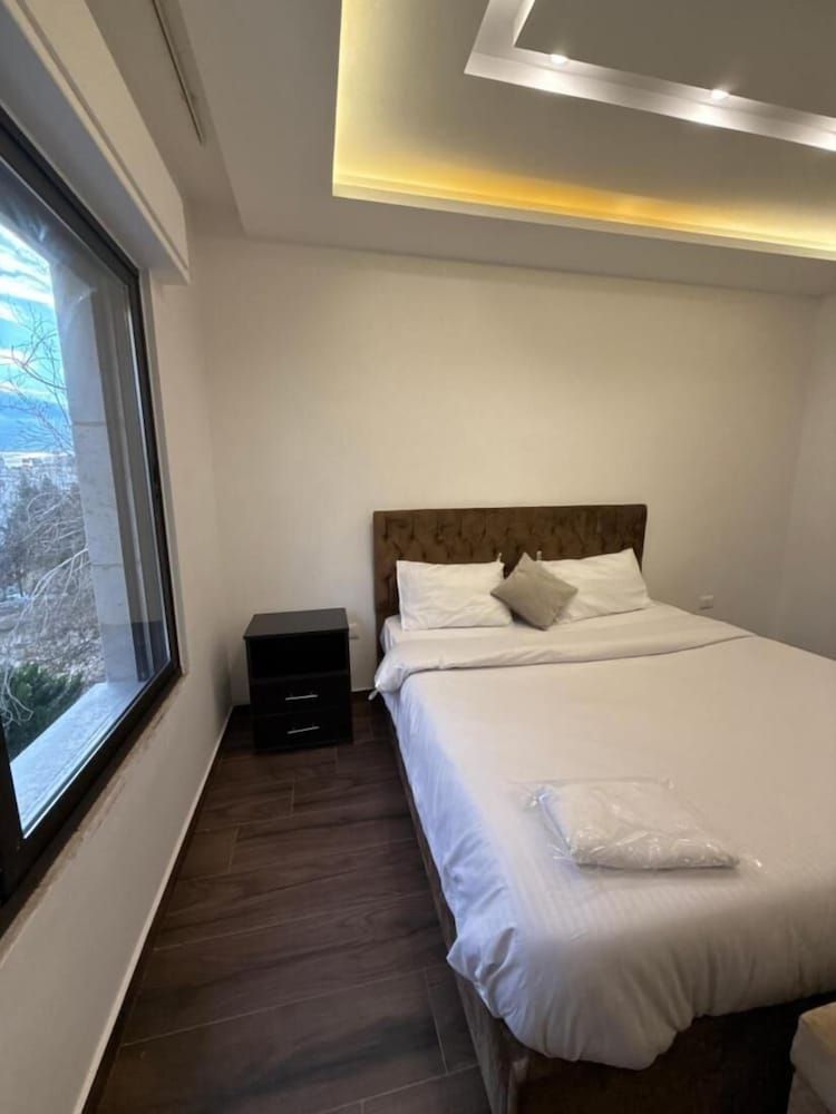 Charming 3 Bedroom Apartment in Amman Apartment, 2 Bedrooms, Smoking, Balcony 8