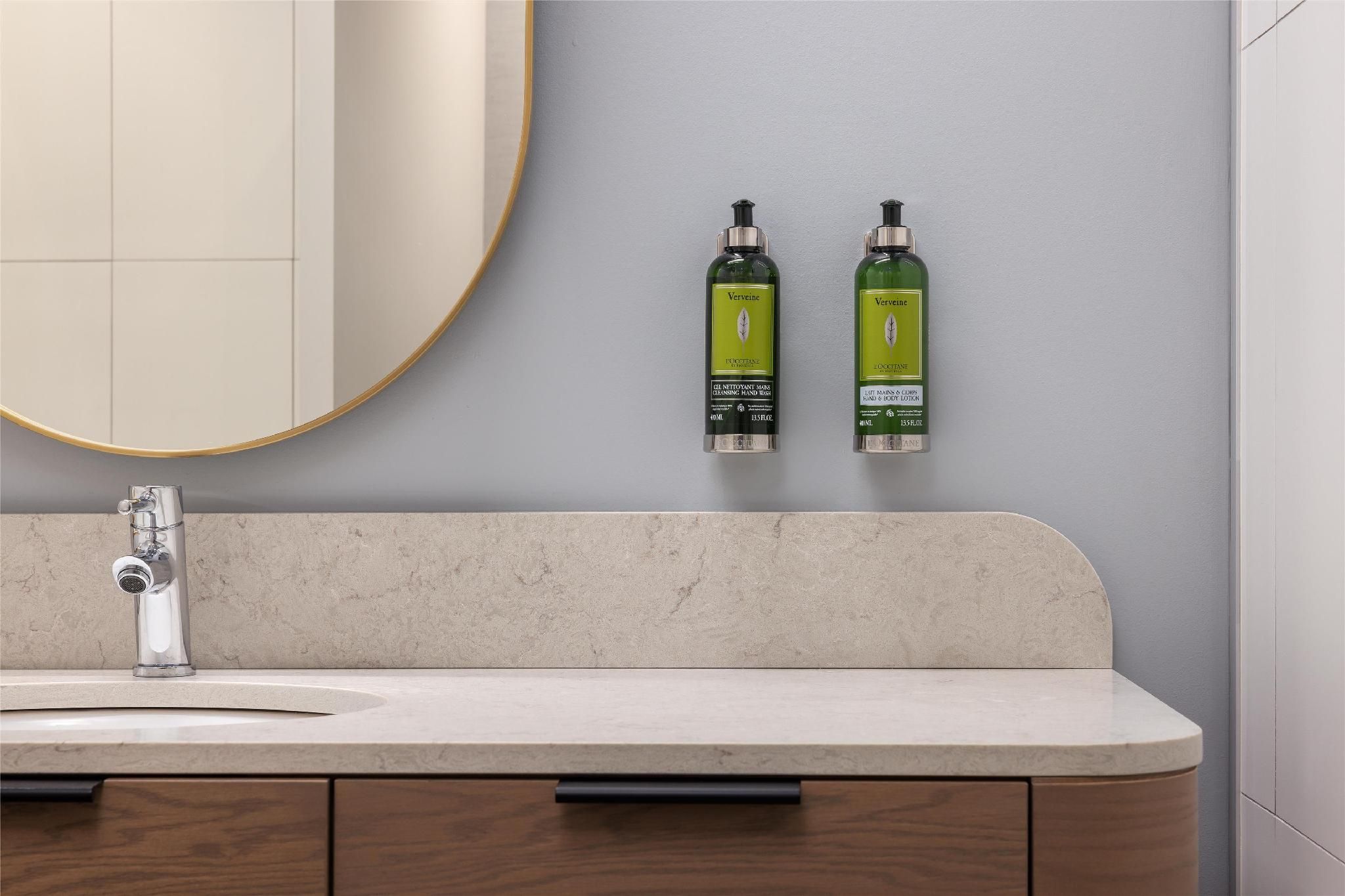 1 KING BED DELUXE SOFABED